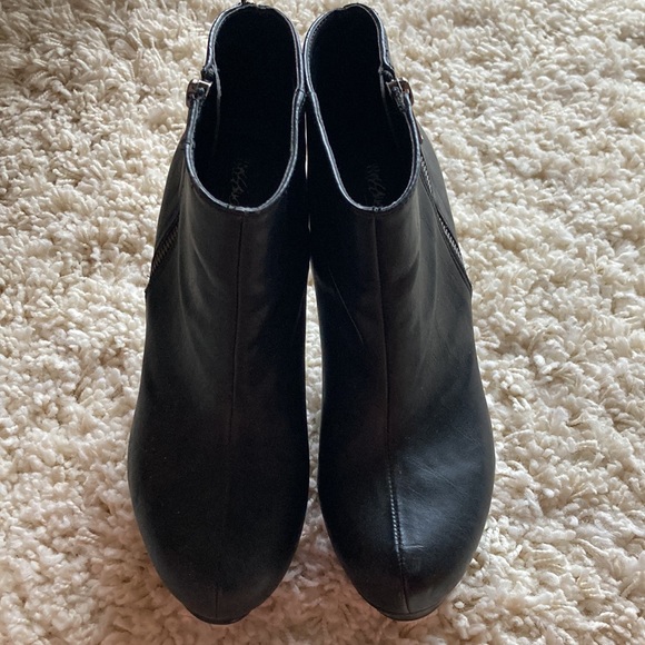Black platform zip up ankle boots - Picture 3 of 5